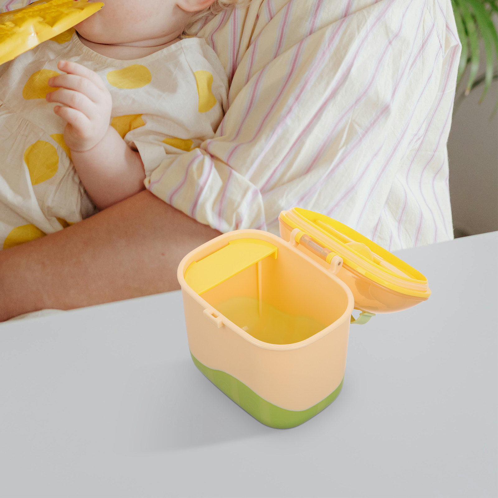 حاوية متعددة الأقسام لحفظ حليب - مراجعة Formula Dispenser Portable وسعره